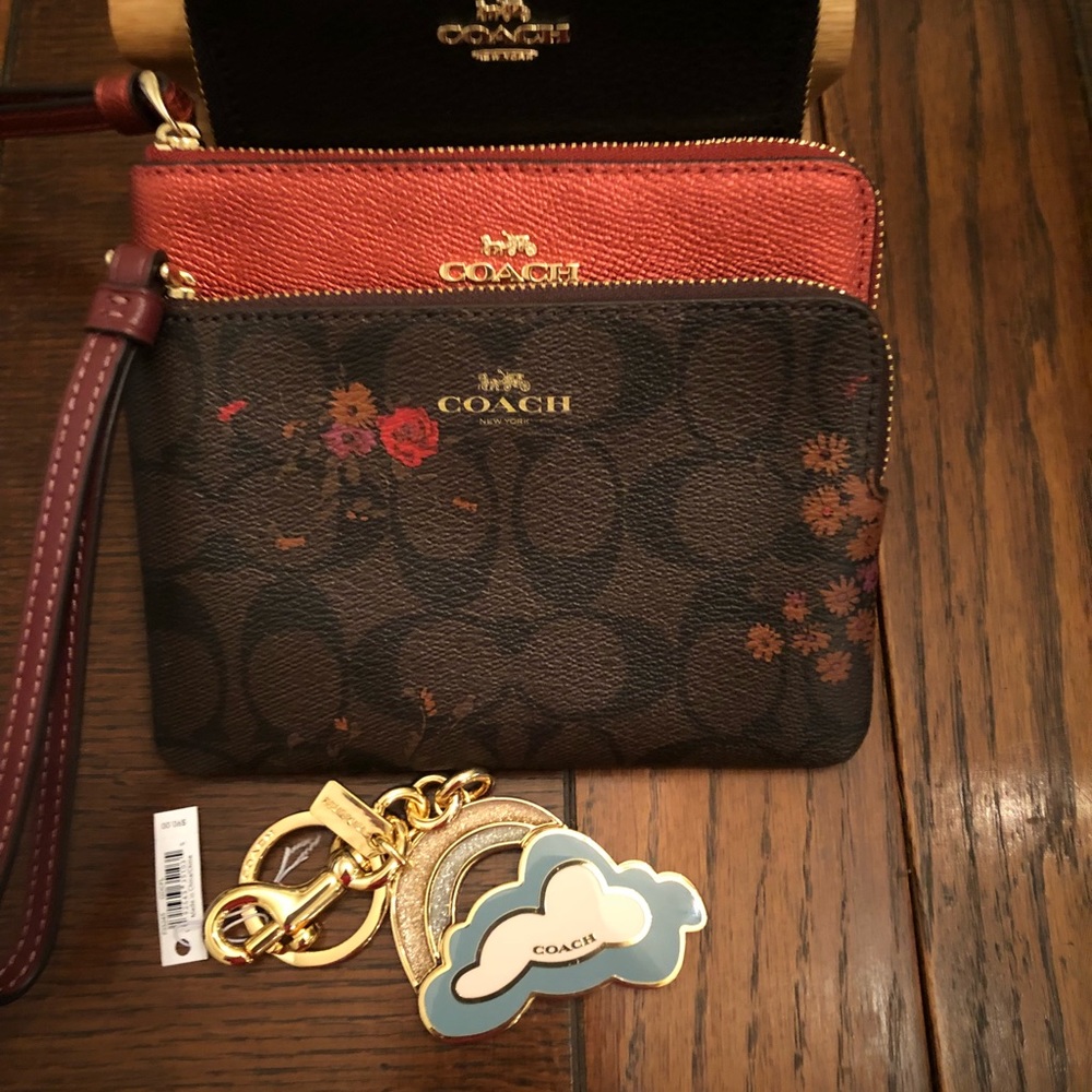 NWOT Coach Unique Patterned Wristlet $79